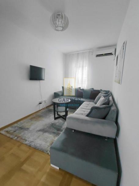 Odličan 2.5 sa garažom, Šumice