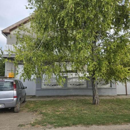 Spratna kuća sa ekonomskim objektima u Bračkom Brestovcu!