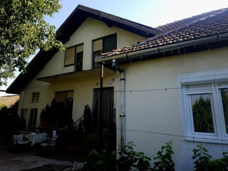 ​TOP PONUDA: Imanje sa porodičnom kućom i prostranim dvorištem – Bačka Topola