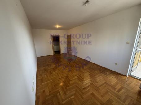 Odličan jednoiposoban stan na Novom Naselju !