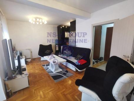 Odličan, namešten, uknjižen trosoban sa predivnim pogledom. 