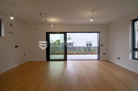 Zagreb, Srebrnjak, NOVOGRADNJA dvoetažan četverosoban stan 126,72 m² s vrtom i garažom