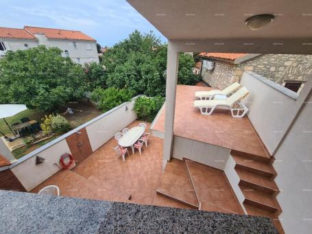 House House with a small auxiliary detached room. Medulin.
