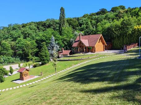 SPEKTAKULARNO IMANJE U PRIRODI – Luksuzna drvena kuća s bazenom, wellnessom i 24.752 m² zemljišta | 