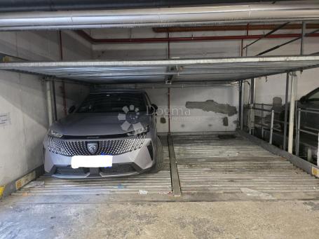 Cara Dušana, parking mesto u garaži od 13 m2
