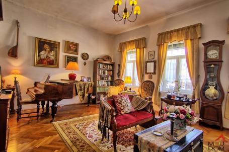 SREMSKI KARLOVCI - SREMSKI KARLOVCI - KUćA - 384 m2 - 385,000€