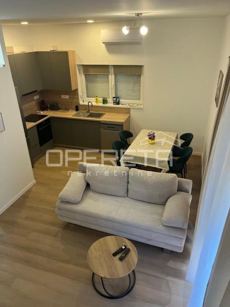 Moderan stan 60 m2, Pujanke – prvo useljenje, parking