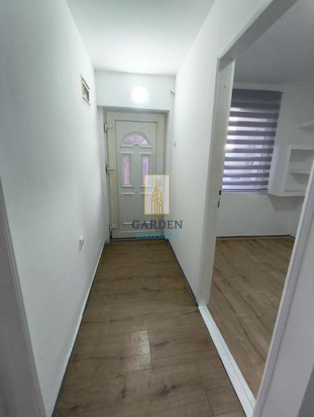 Centar grada, mirno dvorište i parking