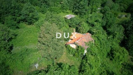 OPATIJA, DOBREĆ - 3 starine s prostranom okućnicom i puno potencijala za uređenje, 4747m2