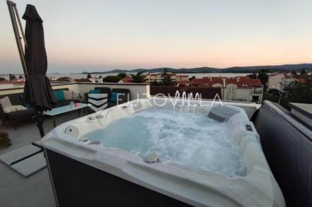 Zadar, Sv. Filip i Jakov, moderan penthouse s pogledom na more