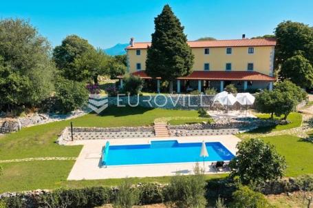 Istra, ekskluzivno turističko imanje s restoranom, bazenom i velikim razvojnim potencijalom