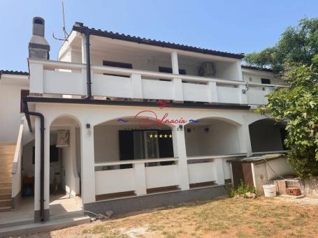 Vir - Kuća s 2 apartmana 300m do plaže