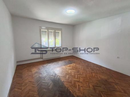 Stenjevec, Kuća za najam s dvorištem i dvije dvorišne hale, 240m2