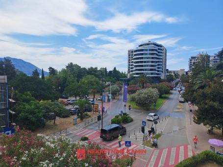 Kompletno renoviran stan 80m² u strogom centru Budve, Mediteranska ulica