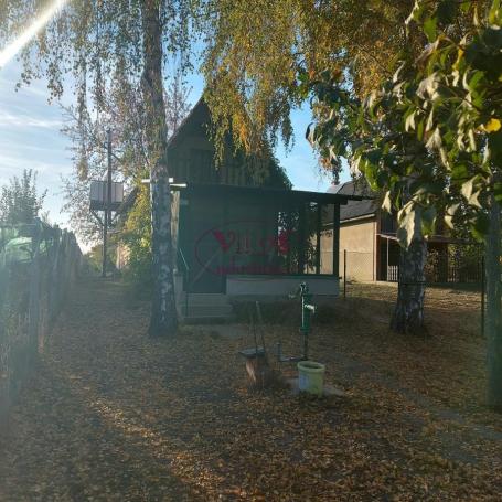 Bačko Gradište, Biserno ostrvo, Lepa vikendica okružena zelenilom, sa izlazom na dve ulice