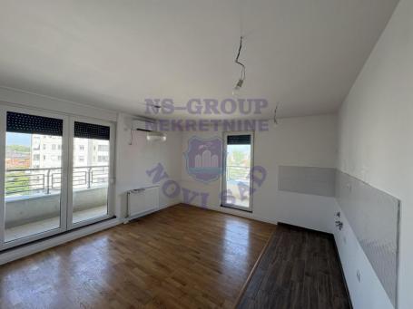 567785-U ponudi je izuzetno svetao i funkcionalan trosoban stan