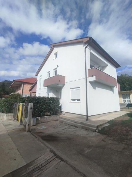 Porodicna kuca sa imanjem