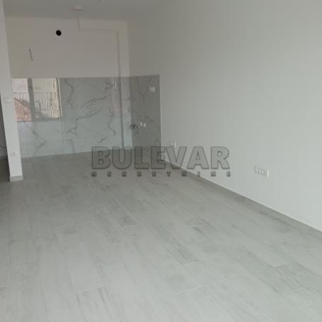 Kragujevac, izuzetna lokacija -  Izdavanje, stan za kancelarijski prostor, 2. sprat, 44 m2