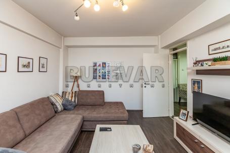 2.5 stan 80m2, Centar