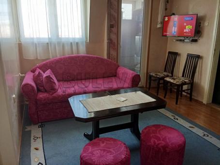 Izdaje se dvosoban stan na Bulevaru Nemanjića, 40m2!