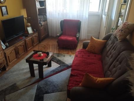Izdaje se stan na Bulevaru Nemanjića