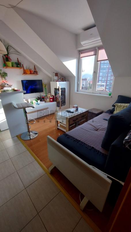 Izdaje se jednosoban stan na Panteleju, 28m2