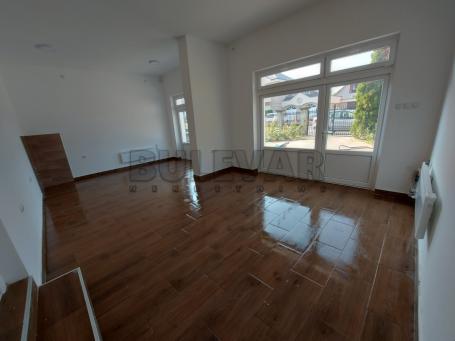 Izdaje se stan u kući u Brzom Brodu, 104m2