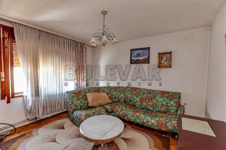 Dva stana u kući 180m2, Ratko Jović