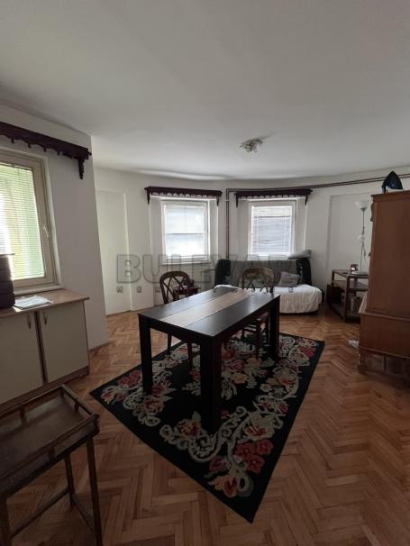 Izdaje se odličan jednoiposoban stan na Bulevaru Nemanjića, 47m2
