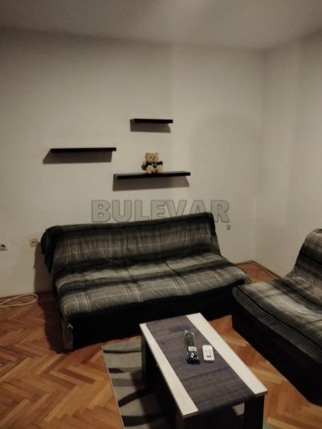 Izdaje se odličan, jednosoban stan u ulici Cara Uroša, 30m2