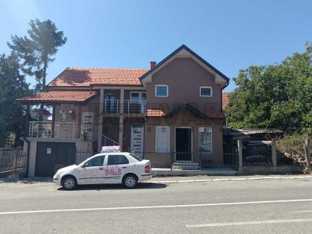 Kragujevac, naselje Šest Topola - stambeno poslovni objekat, 154 m2, plac 120 m2