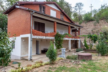 Kuća  u  vikend naselju Sv. Petka, Veliki Drenovac, 248 m2, na  placu  od  967 m2