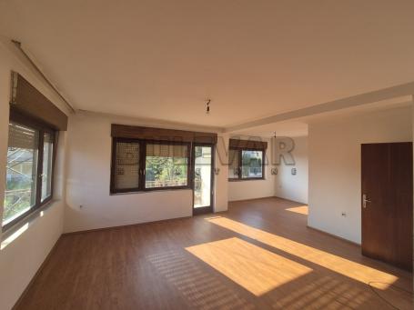 Odličan trosoban stan u kući 97m2, drugi sprat, Palilula, blizu škole Kole Rašić