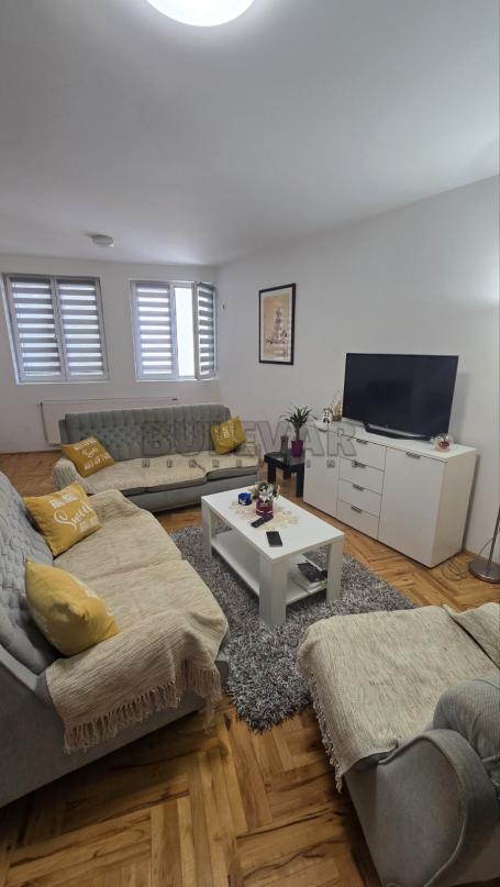 Izdaje se neuseljavana garsonjera u centru, 30m2