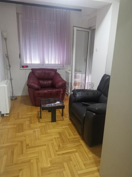 Izdaje se stan na Bulevaru Nemanjića