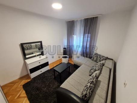 Izdaje se odličan stan u centru, kod Margera, 57m2