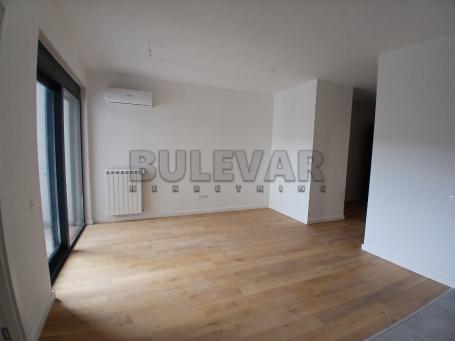 Izdaje se jednoiposoban stan kao poslovni ili stambeni prostor u kompleksu Novi Niš, 50m2