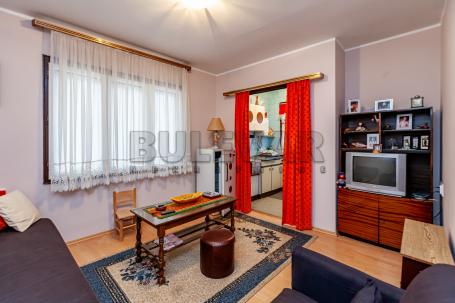 Deo kuće u blizini Doma zdravlja, 131m2