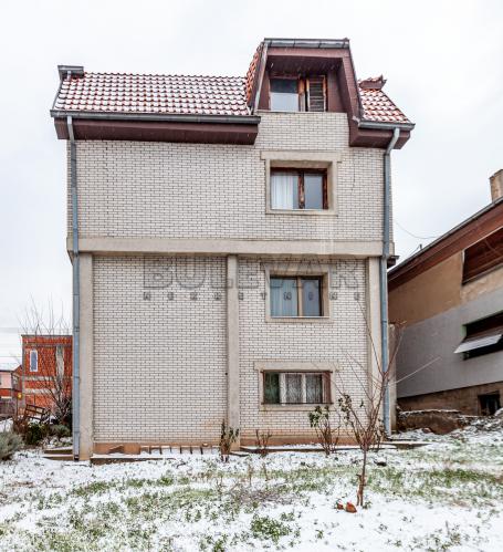 Odlična porodična kuća 320m2,  plac 476m2, Apelovac