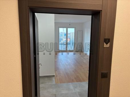 Nov dvosoban lux stan površine 74 m² - Penthaus u Matis New Point kompleksu, Bubanj, Kragujevac