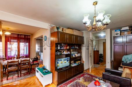 Stan u blizini Pravnog fakulteta, 2.5, 77 m2