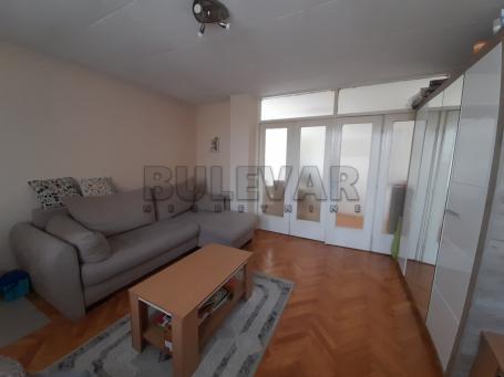 Izdaje se dvosoban stan preko puta Zone 2, 52m2 + terasa 7m2