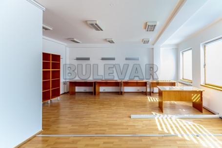 Trosoban stan 78m2, centar, kod crkve Sv. Luka