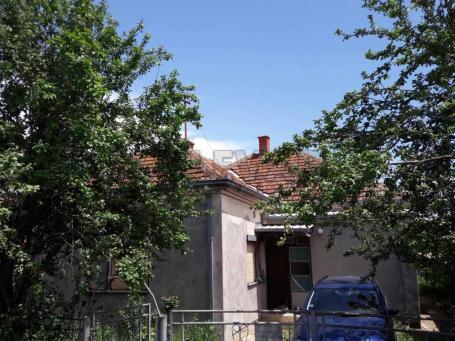 Kuća  u   Pirotu, ukupno  200 m2, plac  8,5  ari, 