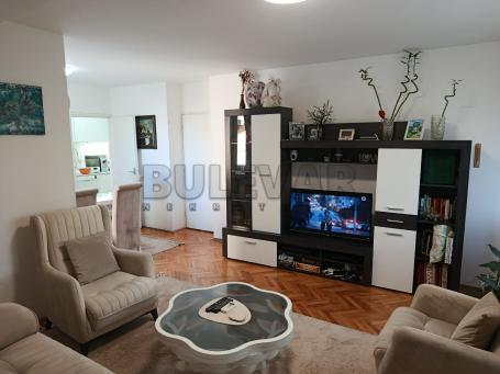 Odličan trosoba stan kod Doma zdravlja, 75 m2
