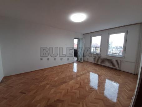 Izdaje se polunamešten stan iza Dušanovog bazara, 91m2