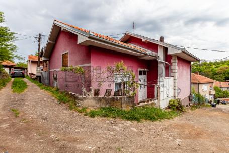 Fina porodična kuća , 240m2, iznad Amerikanca, Kovanlučka