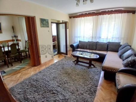 Izdaje se namešten trosoban stan kod parka Svetog Save, na Vizantijskom bulevaru, 65m2, cg