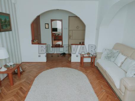Dvosoban stan 55m2  pored pešačke zone, strogi centar