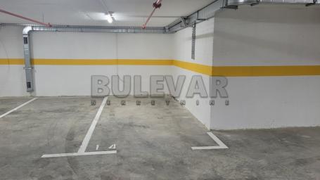 Izdaje se garažno mesto u centru Niša, 11m2